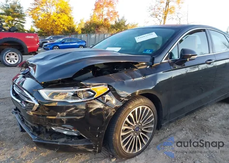 2018 Ford Fusion Titanium z USA, uszkodzony, nr VIN 3FA6P0D96JR168389